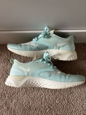 Nike Women's Baby Blue/White Lightweight Running Sneakers